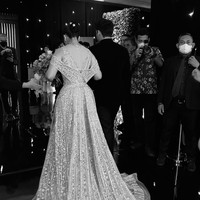 Momen resepsi pernikahan Chelsea Islan dan Rob Clinton itu dibagikan melalui Instagram Story vendor photography, LXE Moments. Sementara di akun Instagram pribadinya sendiri, Chelsea tampak masih belum membagikan momen-momen bahagia pernikahannya tersebut. Foto: Instagram/@lxemoments