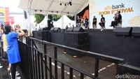Sederet penampil dalam festival ini diantaranya, Ungu, Vierratale, Kahitna, Armada, Kunto Aji dan lain-lain.