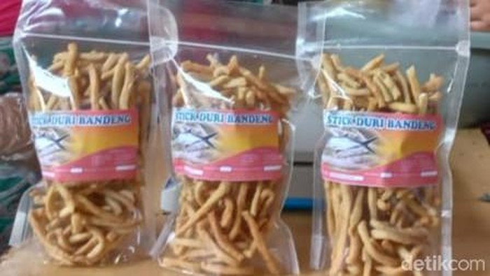 Cicipi Stik Duri Bandeng saat Mampir Kota Pasuruan
