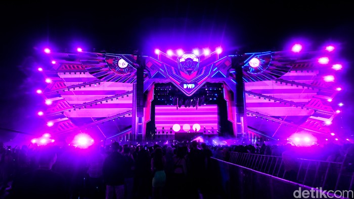 Dipha Barus Meriahkan Hari Pertama DWP 2022 Dipha Barus