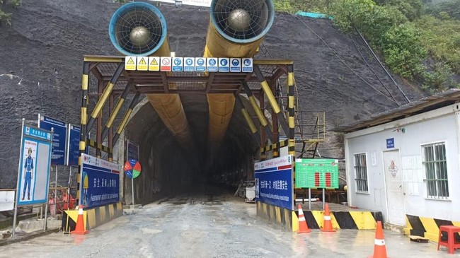 Duarrr! Terowongan PLTA Terbesar Sumatera Diledakkan