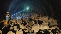 Sebelum sampai ke terowongan utama, DAHANA mengerjakan terowongan pembantu yang terdiri dari 1 hingga 6 yang sudah selesai dikerjakan. Masing-masing terowongan pembantu memiliki panjang beragam, ada yang 483 meter, 394 meter, 719 meter, 578 meter, 270 meter, dan 326 meter.  