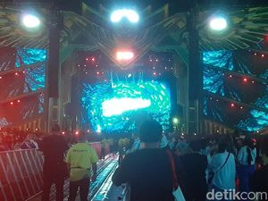 Walau Sempat Diguyur Hujan, DWP Hari Pertama Tetap Diramaikan Partygoer