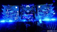 Tahun ini DWP 2022 akan kembali lewat tiga panggung terbaiknya. Deretan nama-nama panggung itu adalah Garuda Land yang menjadi stage terbesar tiap tahunnya, lalu ada Cosmic Station, dan The Darker Side. Foto: Andhika Prasetia/ detikcom