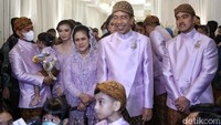 Sebelumnya, Gibran Rakabuming Raka yang mewakili keluarga besar Presiden Joko Widodo (Jokowi) telah menyerahkan Kaesang kepada keluarga Gudono. Gibran mengatakan Kaesang adalah sosok yang bertanggung jawab.