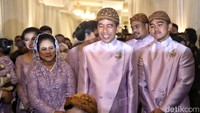 Sebelum acara selesai, keluarga Jokowi pun berpamitan kepada keluarga Gudono.