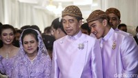 Ekspresi Kaesang Pangarep usai menjalani malam midodareni di kediaman Erina Gudono di kawasan Purwosari, Sleman, Yogyakarta, Jumat (9/12/2022).