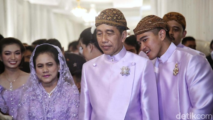 Kaesang Pangarep telah selesai menjalani prosesi malam midodareni sebagai rangkaian pernikahan dengan calon pengantinnya Erina Gudono. Begini ekspresinya.