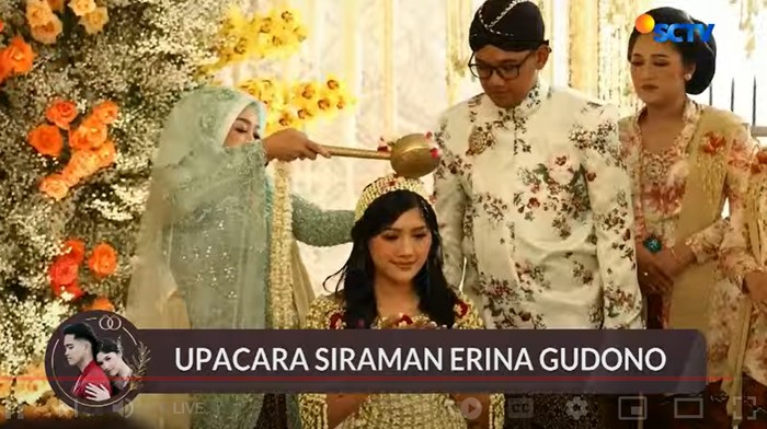 Siraman Erina diawali ibundanya Sofiatun Gudono, Jumat (9/12/2022).