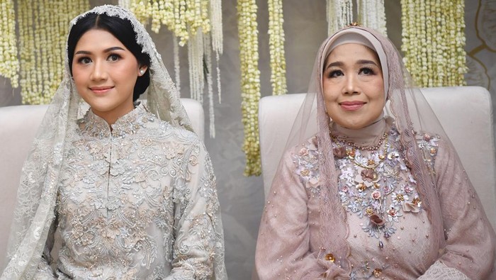 Erina Gudono dan Ibu Sofiatun Gudono saat acara semakan Al-Quran di kediaman Erina Gudono di Sleman, Kamis (8/12/2022).