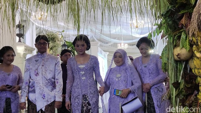 Erina Gudono usai acara midodareni di Sleman, Jumat (9/12/2022).