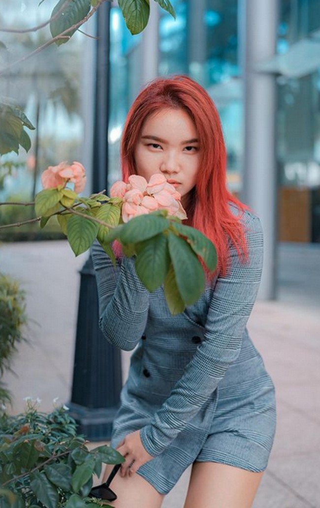 Eunice Ng, influencer dan content creator asal Singapura yang dipekerjakan jadi asisten pribadi model OnlyFans Gracie Hartie. Pesona Eunice tak kalah cantik dari bosnya. Foto: dok. Instagram/@mermaid.sg
