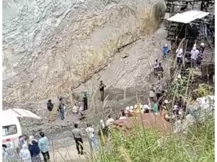 Proses Evakuasi Korban Tambang Batu Bara Meledak di Sawahlunto