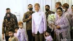 Gandeng Cucu, Jokowi Tiba di Kediaman Erina Gudono