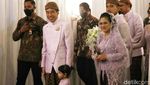 Gandeng Cucu, Jokowi Tiba di Kediaman Erina Gudono