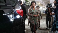 GKR Hemas mengatakan bahwa Erina juga sudah berkunjung ke keraton Jogja untuk bertanya mengenai prosesi pernikahan adat Yogyakarta yang benar. Dia pun mengaku sudah memberikan banyak informasi perihal prosesi adat kepada Erina.