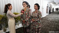GKR Hemas meninggalkan kediaman Erina Sofia Gudono usai menghadiri prosesi siraman di Sleman, DIY, Jumat (9/12/2022).