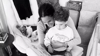 Di bagian pertama, mereka bercerita mengenai awal pertemuan. Foto: (dok. dokumenter Harry & Meghan)