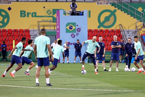 DOHA, QATAR - DECEMBER 08: Neymar (C) of Brazil plays the ball during a training session on match day -1 at Al Arabi SC Stadium on December 08, 2022 in Doha, Qatar. (Photo by Alexander Hassenstein/Getty Images)