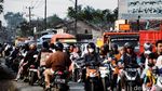 Ganasnya Hidup di Jalur Truk Tambang Parung Panjang