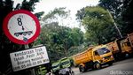 Ganasnya Hidup di Jalur Truk Tambang Parung Panjang
