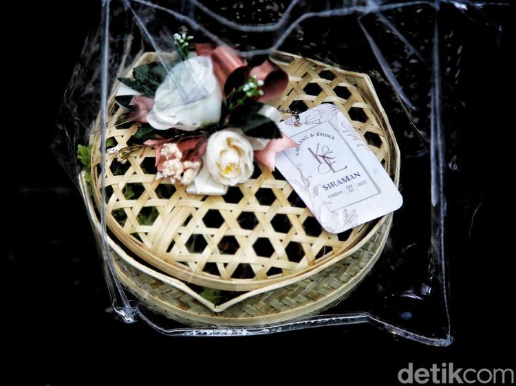 Ini Dia Suvenir Siraman Erina Calon Istri Kaesang