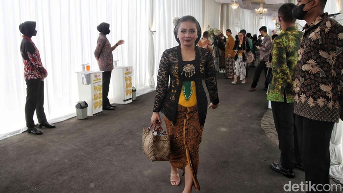 Intip Suvenir Acara Siraman Erina Calon Istri Kaesang Sejumlah tamu meninggalkan ruangan usai acara siraman Erina Gudono di kawasan Purwosari, Sleman, Yogyakarta, Jumat (9/12/2022).