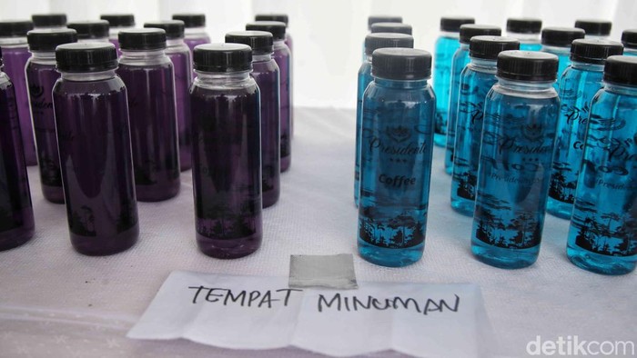Intip Suvenir Acara Siraman Erina Calon Istri Kaesang Sejumlah tamu meninggalkan ruangan usai acara siraman Erina Gudono di kawasan Purwosari, Sleman, Yogyakarta, Jumat (9/12/2022).