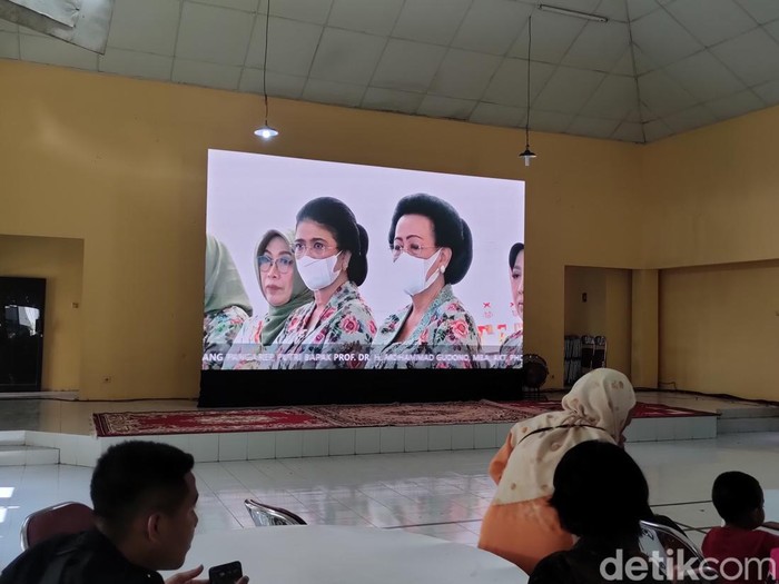 Istri Gubernur DIY, GKR Hemas menghadiri acara adat pernikahan Kaesang-Erina di Sleman, Jumat (9/12/2022) pagi.