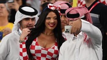 Ivana mengaku masyarakat Qatar memaklumi bahwa gelaran Piala Dunia mestinya menjadi sebuah pengecualian dalam berbusana. Hal itu yang menjadi alasannya untuk menolak risih tampil dengan pakaian pilihannya. Foto: dpa/picture alliance via Getty I/picture alliance