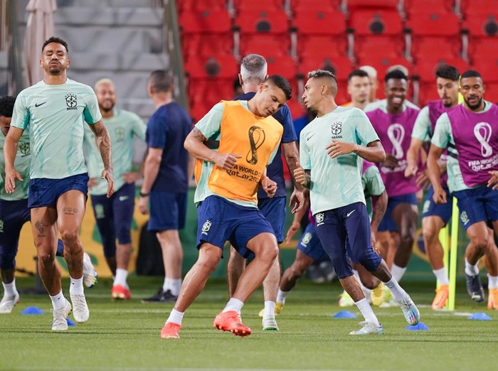 DOHA, QATAR - DECEMBER 08: Neymar of Brasil runs during a training session on match day -1 at Al Arabi SC Stadium on December 8, 2022 in Doha, Qatar. (Photo by Khalil Bashar/Jam Media/Getty Images)