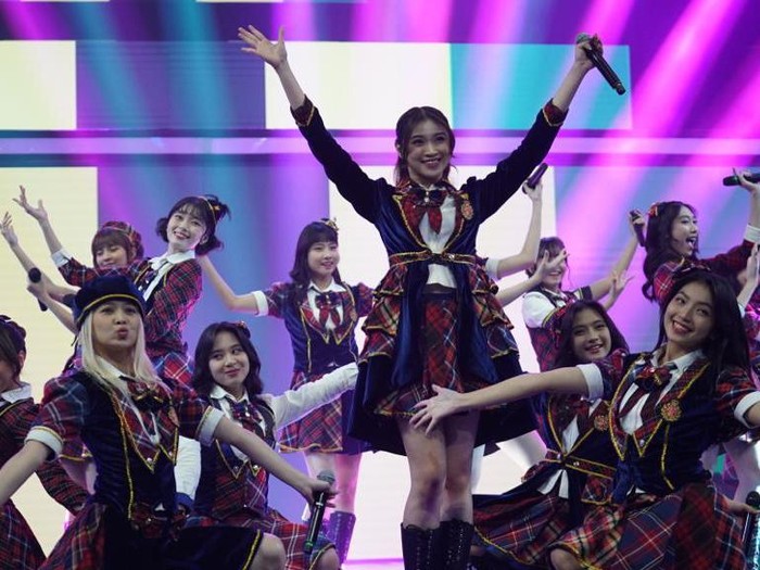 JKT48 tampil di IMA 2022.