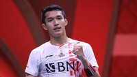 Jonathan meraih kemenangan perdananya pada penyisihan Grup B tersebut dengan skor 16-21, 22-20, dan 21-10 atas Loh. 