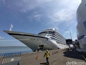 Hore! Kapal Pesiar Sandar Lagi di Tanjung Perak Sejak Pandemi