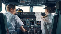 Karena Aturan Ini, Pilot Tak Boleh Makan Sembarangan di Pesawat