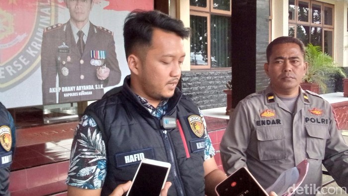 Kasat Reskrim Polres Kuningan AKP M Hafid Firmansyah saat jumpa pers di Mapolres Kuningan, Jumat (9/12/2022).