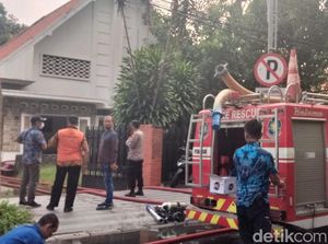 Kebakaran Rumah di Jalan Dr Soetomo Padam, Satu Orang Luka Bakar 80%