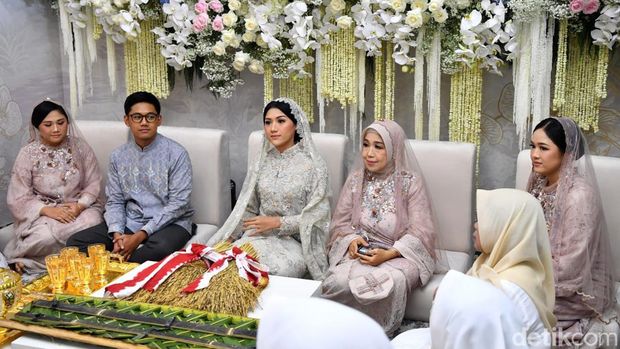 Keluarga Erina Gudono saat semakan Al-Qur'an di kediaman Erina Gudono di Sleman, Kamis (8/12/2022).