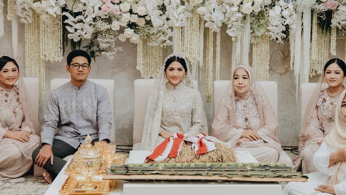 keluarga erina gudono