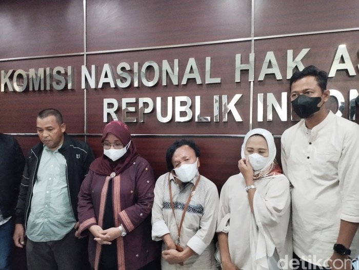 Keluarga korban gagal ginjal akut melapor ke Komnas HAM, 9 Desember 2022. (Brigitta Belia Permata Sari/detikcom)