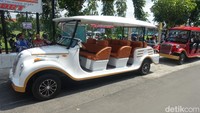 Mobil listrik ini mampu mengangkut delapan penumpang, termasuk sang driver. Foto: Jauh Hari Wawan S/detikJateng 