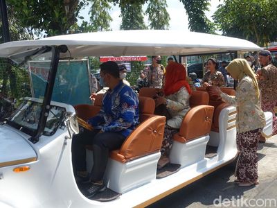 Nyentriknya Mobil Listrik UGM Pengantar Tamu Erina Calon Istri Kaesang