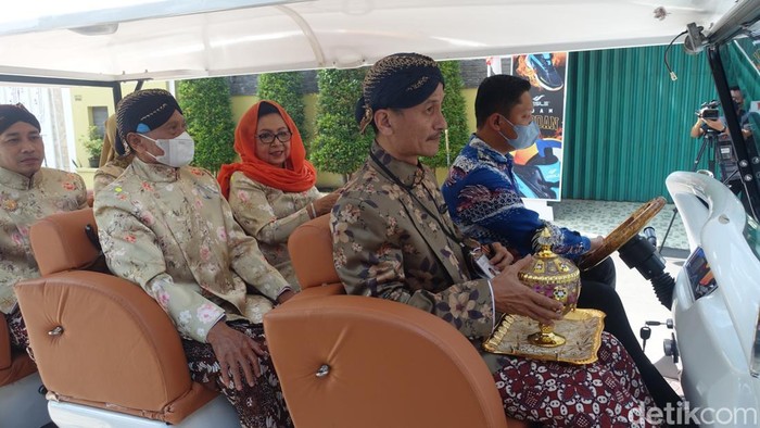 Kendaraan listrik UGM siaga antar tamu Erina calon istri Kaesang Pangarep, Jumat (9/12/2022).