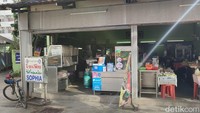 Aneka penjual di di Halal Street Hilal Town, Chiang Mai, Thailand.
