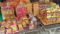 Aneka roti di di Halal Street Hilal Town, Chiang Mai, Thailand yang dipengaruhi sajian Timur Tengah.