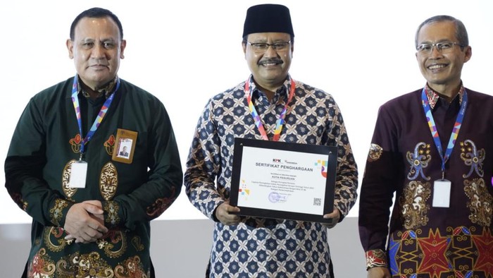 kota pasuruan mendapat penghargaan dari KPK