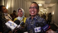 Selain Luhut, Mensesneg Pratikno juga tampak hadir.