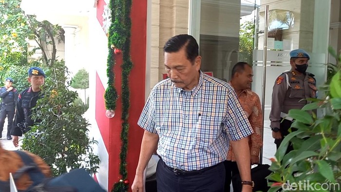 Menteri Koordinator Bidang Kemaritiman dan Investasi Luhut Binsar Pandjaitan saat di Adhiwangsa Hotel di Kecamatan Colomadu, Karanganyar, Jumat (9/12/2022).