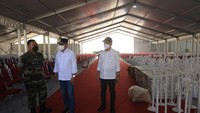 Menteri Perhubungan Budi Karya Sumadi (tengah) meninjau persiapan acara resepsi ngunduh mantu pernikahan putra bungsu Presiden Joko Widodo, Kaesang Pangarep dengan Erina Gudono, di Pura Mangkunegaran, Solo, Jawa Tengah.
