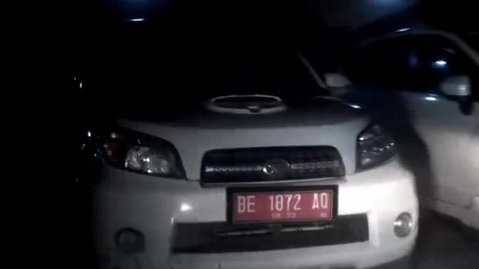 Mobil dinas terparkir di tempat hiburan malam (Foto: Istimewa)